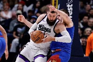 塞媒：约基奇给瓦兰打了电话 说服他继续征战NBA