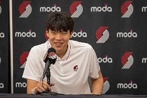 会有很多中国球迷看你首秀？杨瀚森：会吧 毕竟那会儿看挺下饭的
